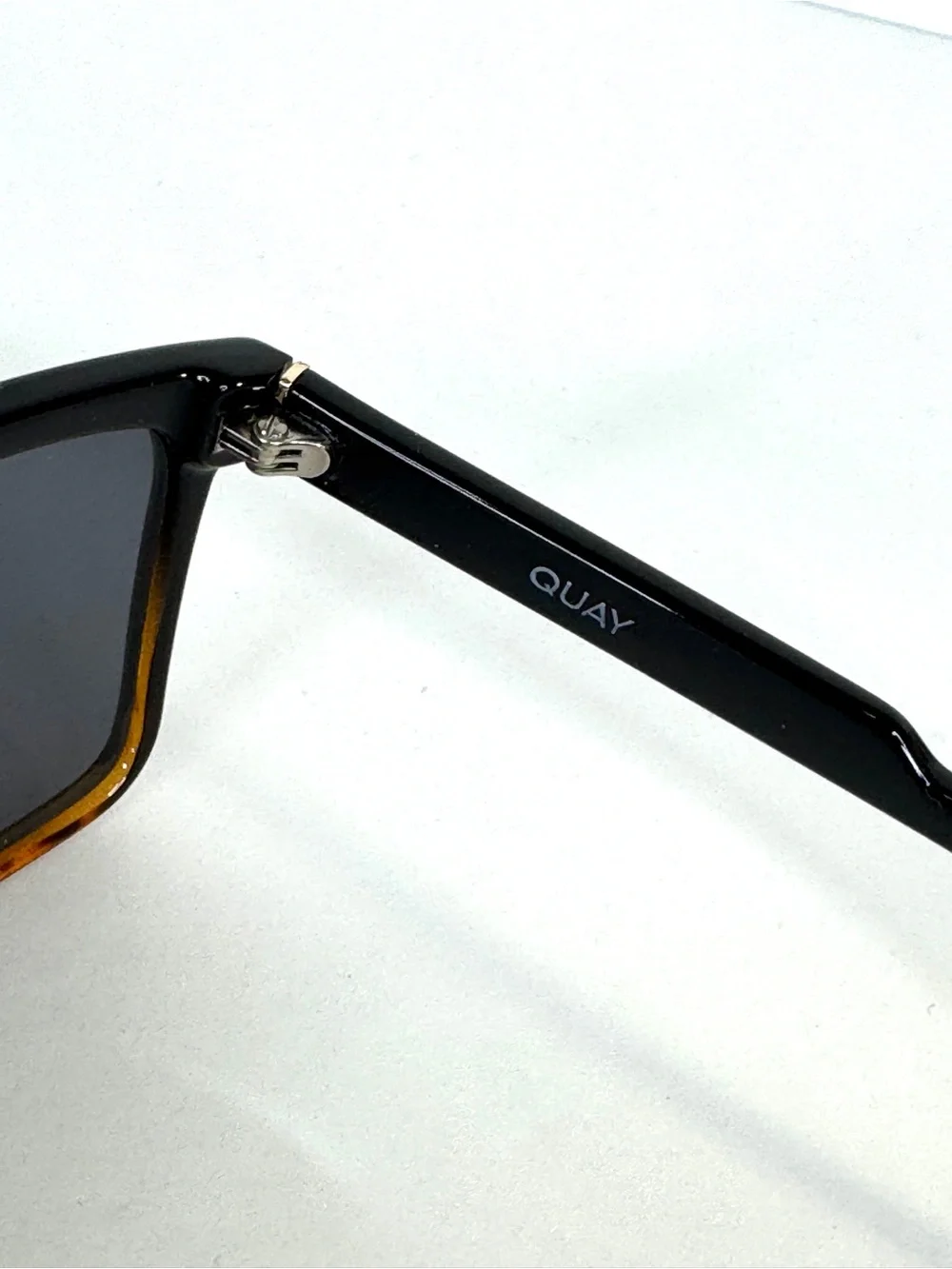 QUAY Australia Let it Run Polarized Sunglasses Black Tortoise Rare